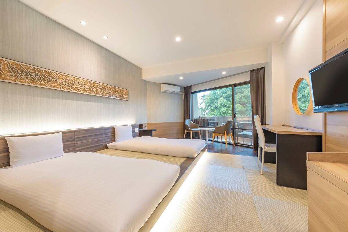 Desk, WiFi (free), bed sheets