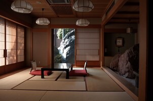 Premium bedding, minibar, in-room safe, free WiFi