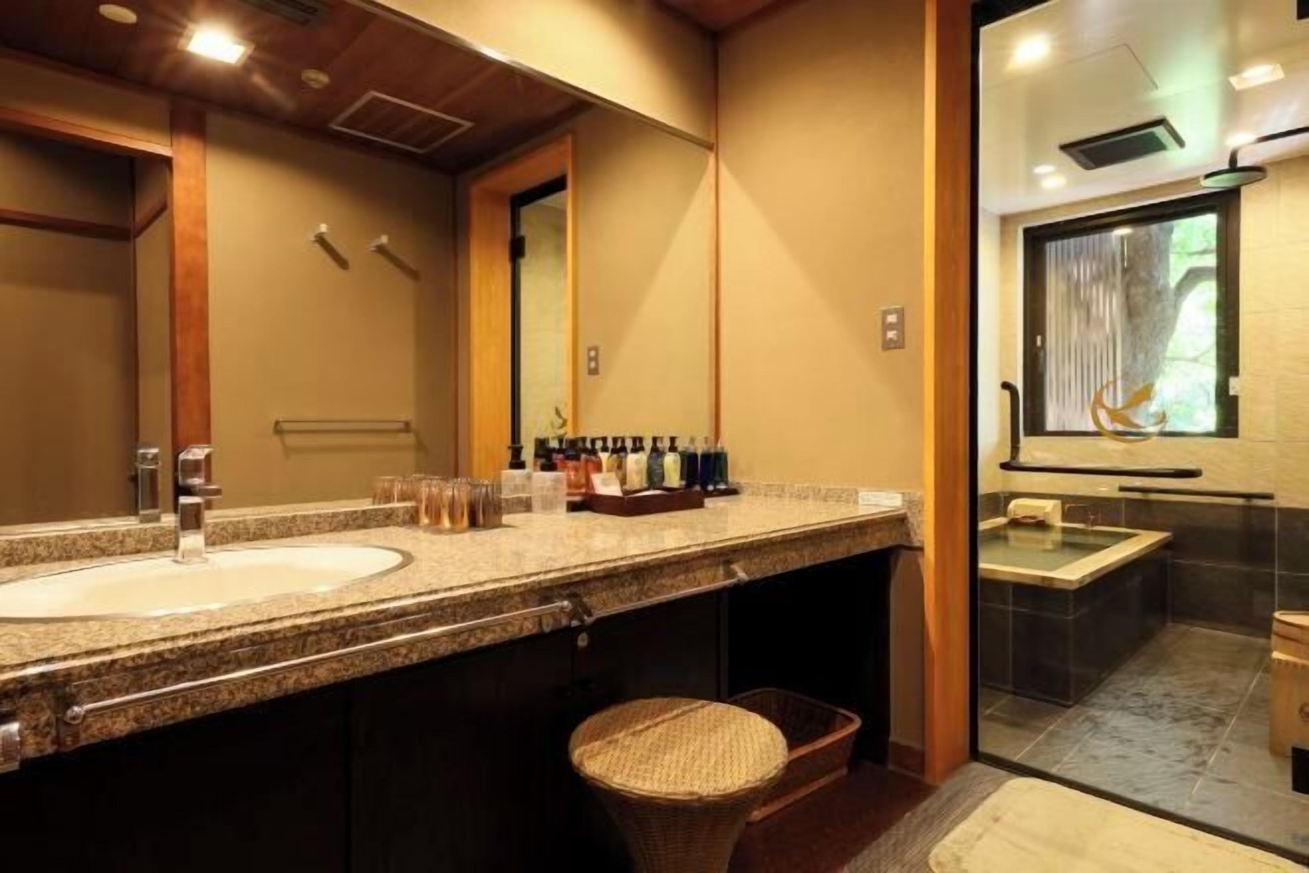 Bathroom | Combined shower/bathtub, free toiletries, hair dryer, slippers