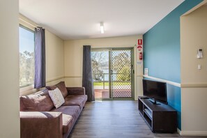 Standard-Ferienhütte, 3 Schlafzimmer, Seeblick | Wohnbereich