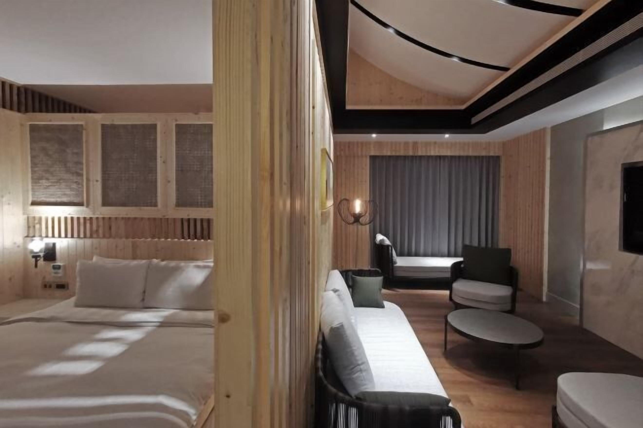 高档床上用品、迷你吧、办公桌、遮光窗帘