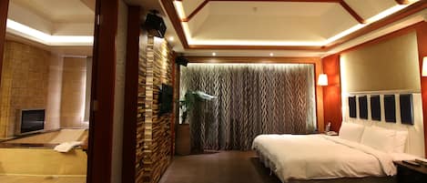 Superior Suite | Premium bedding, minibar, desk, blackout curtains