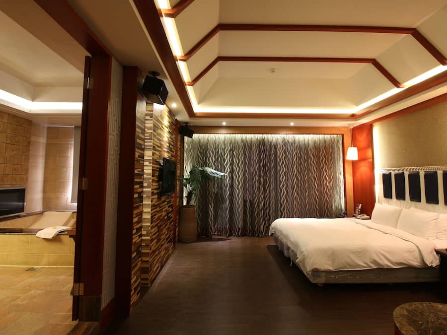 Suíte superior | Roupas de cama premium, frigobar, escrivaninha, cortinas blackout