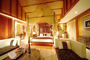 Premium bedding, minibar, desk, blackout curtains