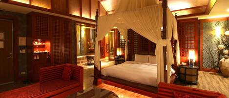 Premium bedding, minibar, desk, blackout drapes