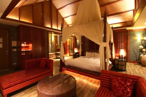 Premium bedding, minibar, desk, blackout curtains - Seasons Boutique Motel (Kaohsiung)