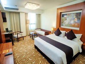 Junior Suite | Minibar, in-room safe, desk, iron/ironing board - Hotel Aifa (Labuan)