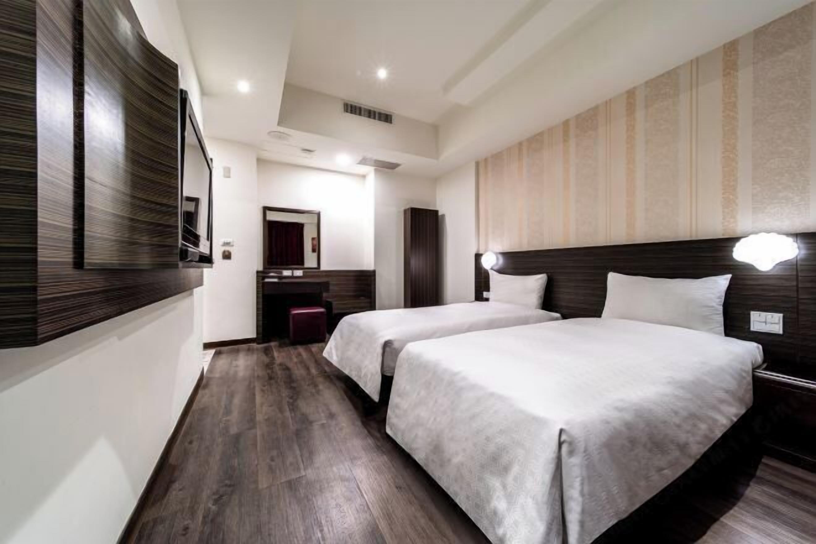 Ropa de cama de alta calidad, escritorio, cortinas opacas