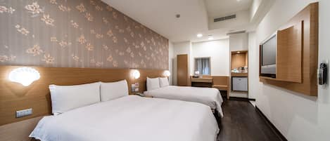 Premium bedding, desk, blackout drapes, soundproofing