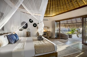 1 habitación, caja de seguridad en la habitación y escritorio 