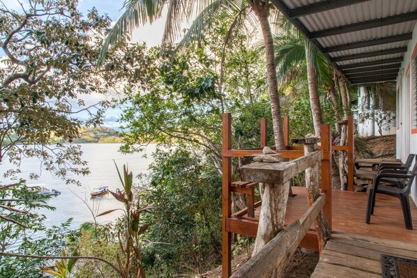 經濟雙人房, 2 張加大雙人床, 共用浴室, 海景 | 陽台