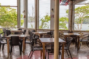 Frokost, lunsj og middag serveres, internasjonale retter 