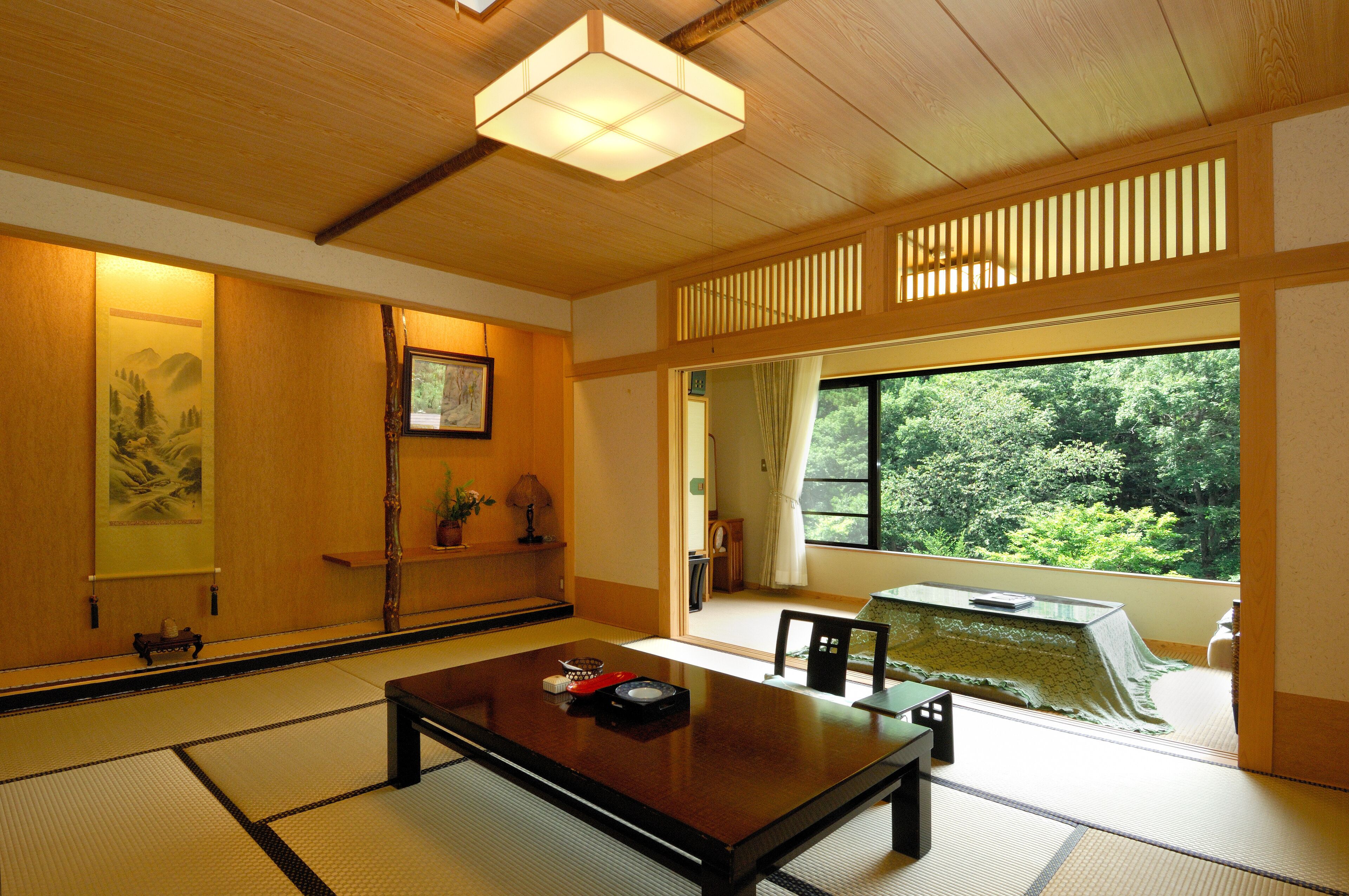 Deluxe Room with Spa Bath, Mountain View | Minibar, in-room safe, bed sheets