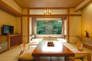 Standard-huone, vuoristonäköala | Minibaari, tallelokero huoneessa, vuodevaatteet