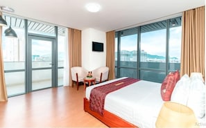 Minibar, in-room safe, desk, blackout curtains - Danang Han River Hotel (Da Nang)