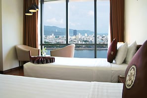 Minibar, in-room safe, desk, blackout curtains - Danang Han River Hotel (Da Nang)