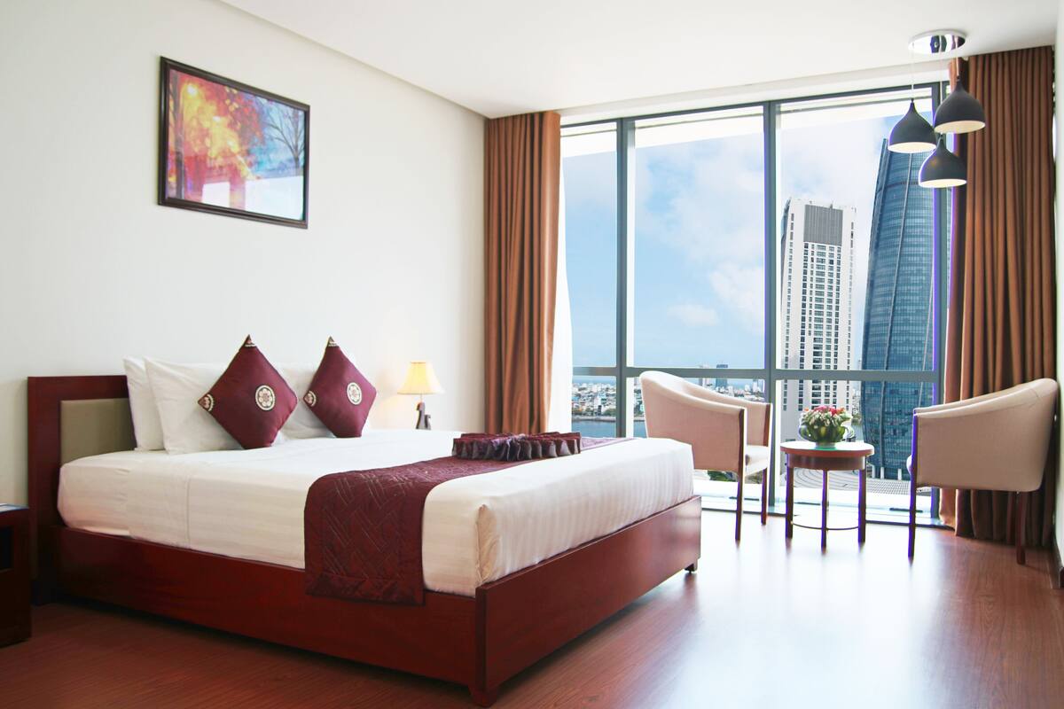 Phòng đôi Superior, quang cảnh sông | Minibar, két bảo mật tại phòng, bàn, màn/rèm cản sáng 