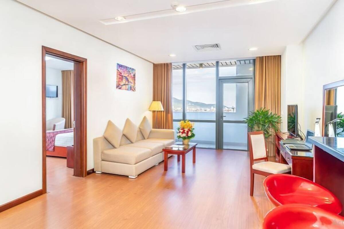 Phòng Deluxe | Minibar, két bảo mật tại phòng, bàn, màn/rèm cản sáng 