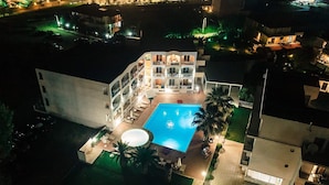 Seasonal outdoor pool, open 10:00 AM to 6:00 PM, pool umbrellas - Stavros Beach Hotel (Volvi)