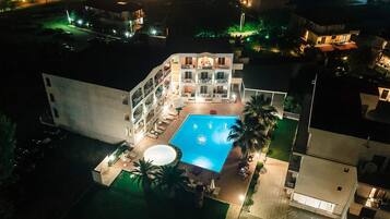 Seasonal outdoor pool, open 10:00 AM to 6:00 PM, pool umbrellas