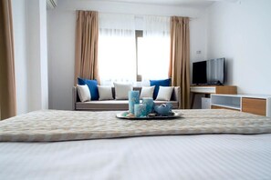 Suite estudio junior | Escritorio, wifi gratis, ropa de cama