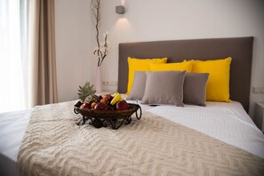 Habitación triple superior | Escritorio, wifi gratis y ropa de cama 