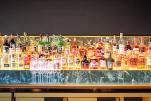 2 bares/lounges