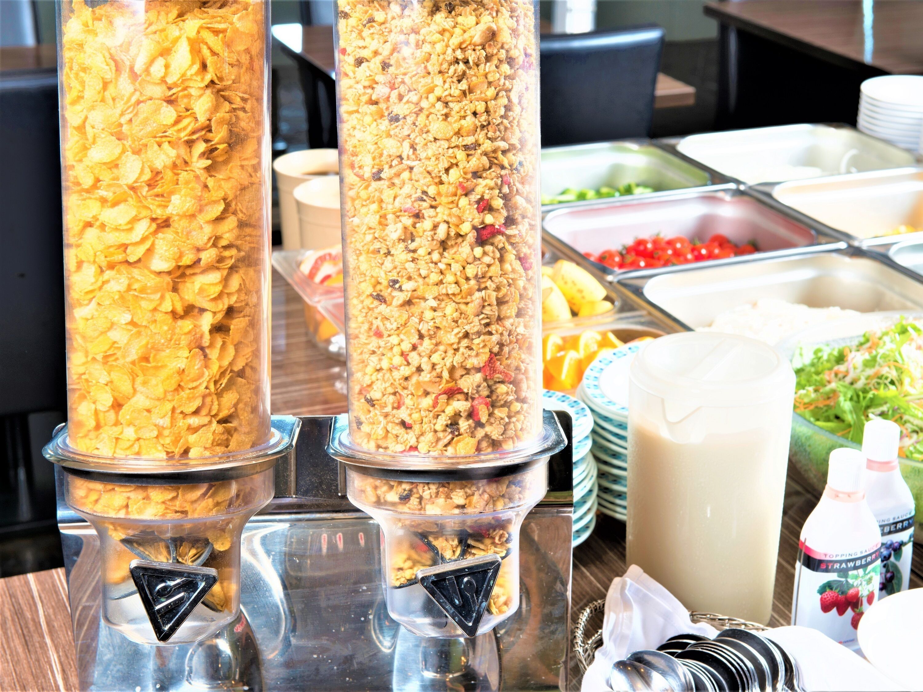 daily buffet breakfast (jpy 1980 per person)