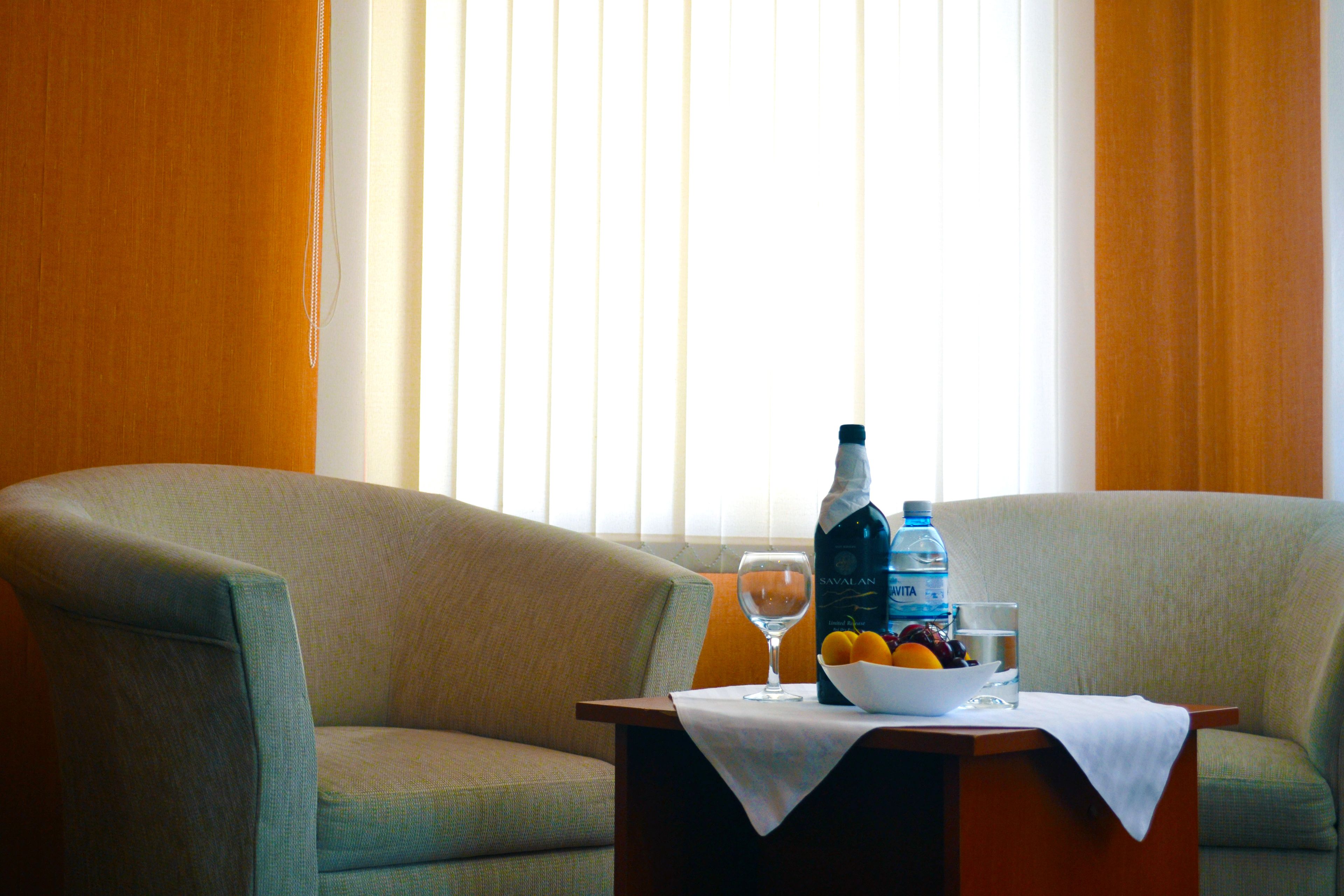 Bàn, bàn ủi/dụng cụ ủi quần áo, truy cập Internet không dây miễn phí 