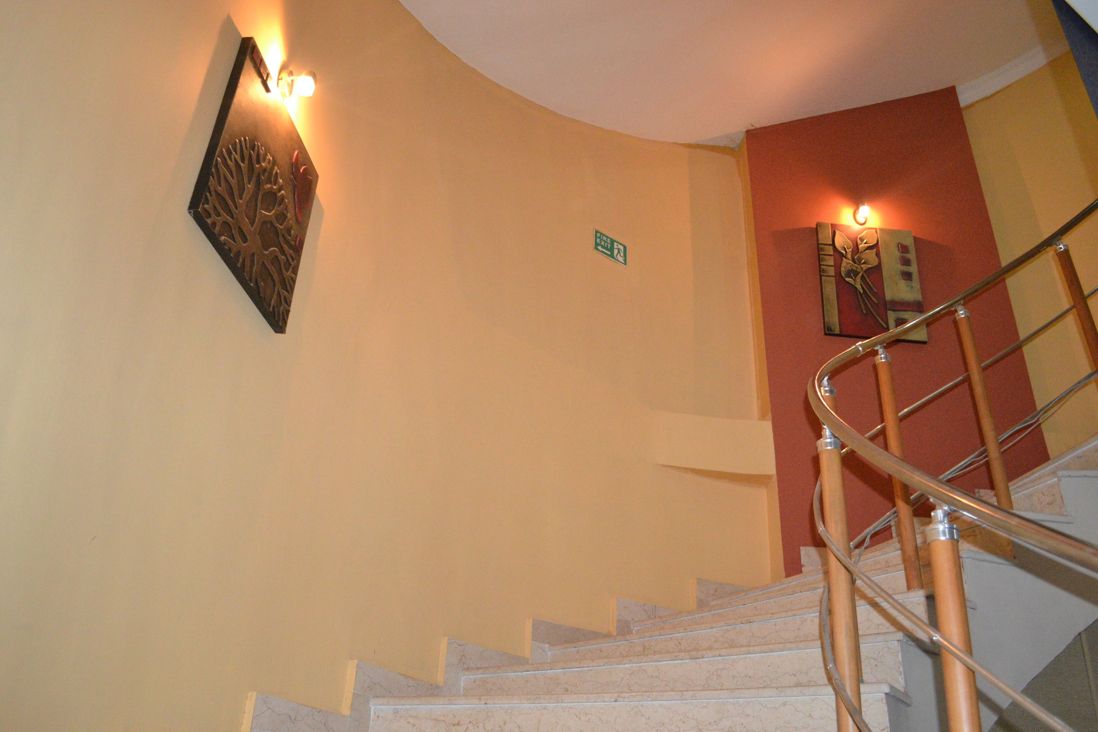 Bàn, bàn ủi/dụng cụ ủi quần áo, truy cập Internet không dây miễn phí 