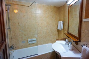 Bathroom - Omodos Village Houses (Paphos)