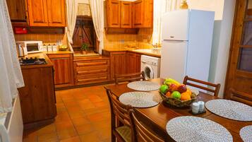 Traditional House, 2 Bedrooms (Iacovos) | Makan dalam bilik