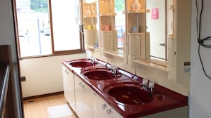 A bathroom with two sinks, a mirror, and a window. - Guest House Shikotsu Kamui - Hostel (Chitose)