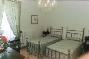 Premium bedding, free cribs/infant beds, rollaway beds, free WiFi