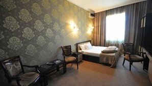 Desk, free cots/infant beds, rollaway beds, free WiFi - Miraj Inn Hotel (Baku)