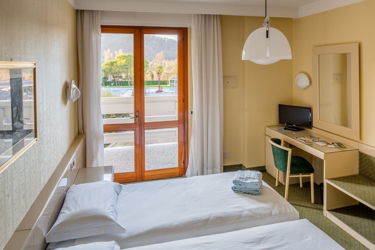 In-room safe, desk, WiFi (free), bed sheets