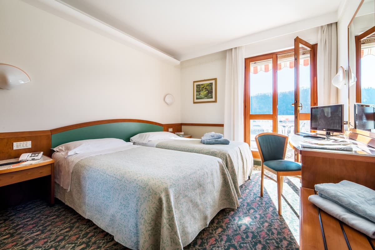 In-room safe, desk, WiFi (free), bed sheets
