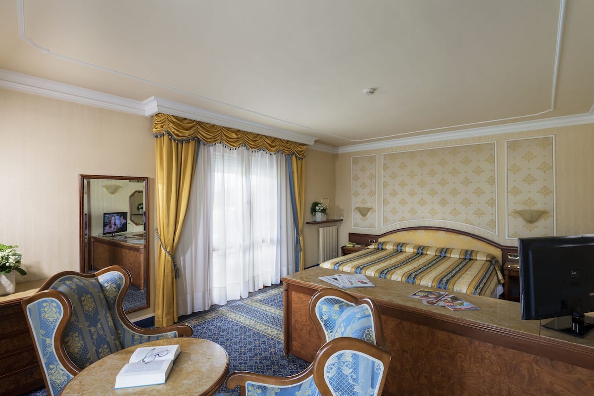 Junior Studio Suite, Balcony | In-room safe, desk, WiFi (free), bed sheets
