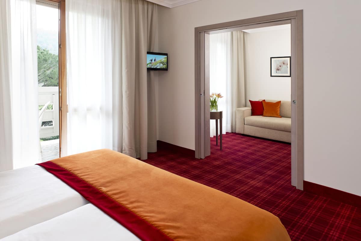 Deluxe Double Room, Balcony | In-room safe, desk, WiFi (free), bed sheets