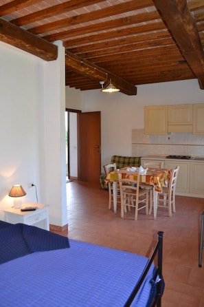Traditional Studio | Premium bedding, free rollaway beds, bed sheets, wheelchair access - Residence la Casaccia (Campiglia Marittima)