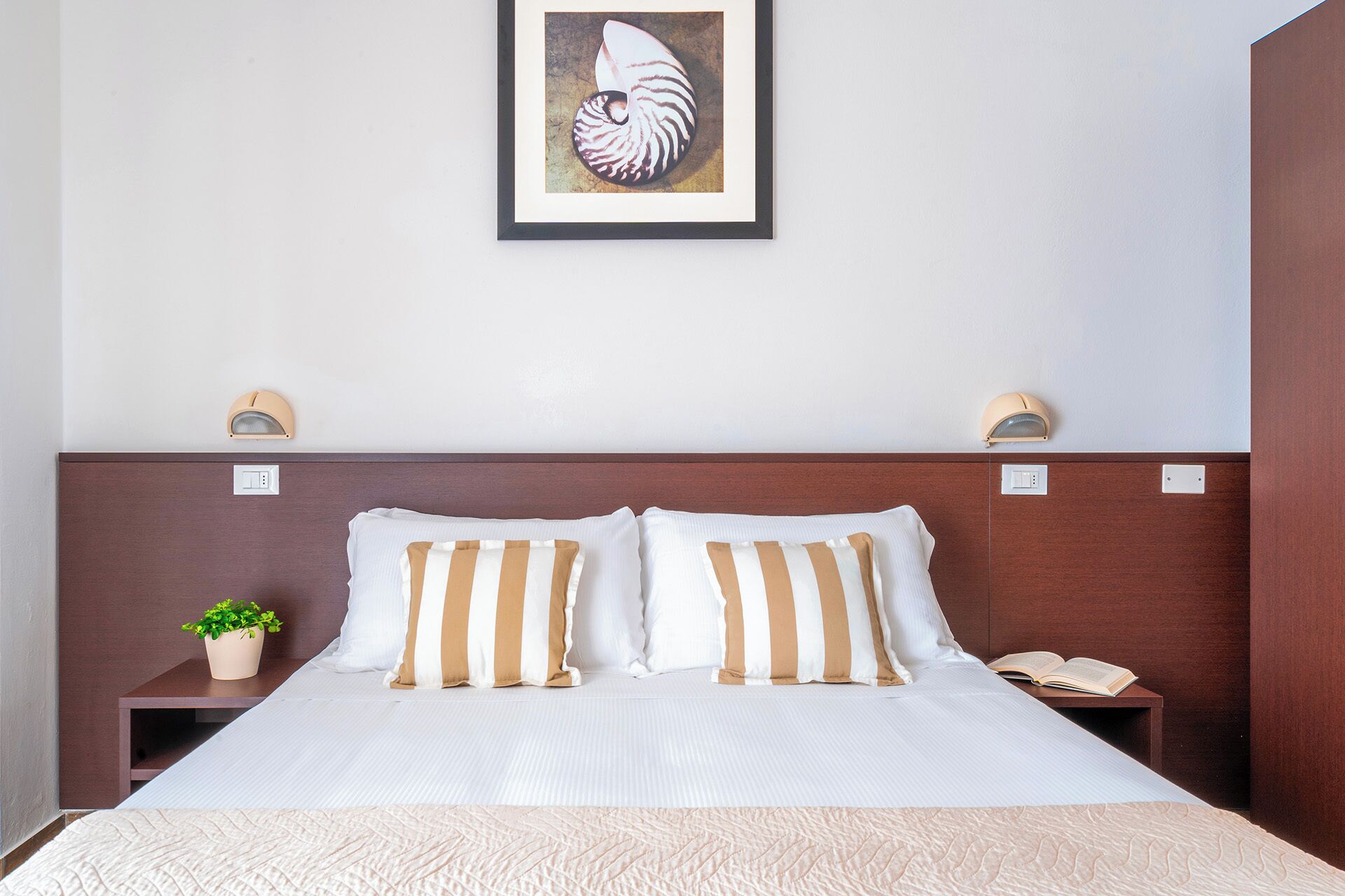 double or twin room | minibar, in-room safe, desk, rollaway beds