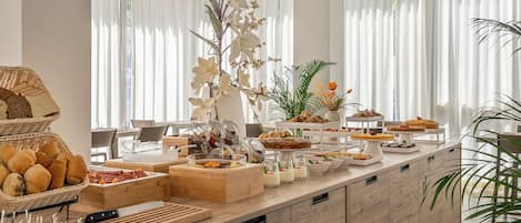 Free daily buffet breakfast