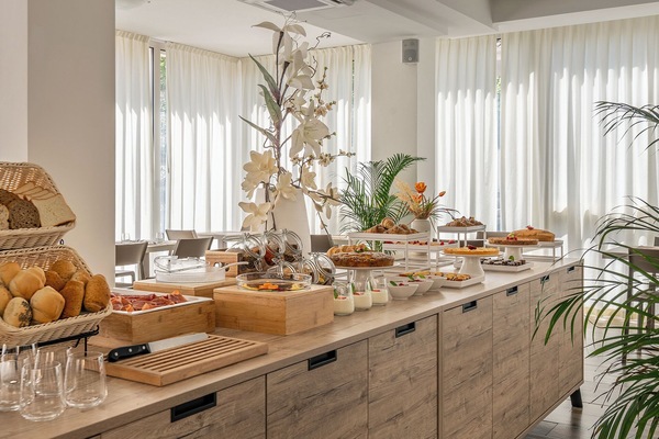 Termasuk sarapan bufet setiap hari