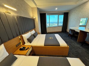 Standard Family Room with Sea View | Premium bedding, minibar, in-room safe, soundproofing - E5 Park Hotel (Istanbul)