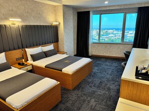 Standard Family Room with Sea View | Premium bedding, minibar, in-room safe, soundproofing - E5 Park Hotel (Istanbul)
