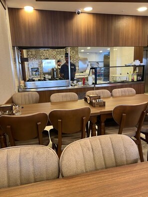 Breakfast served - E5 Park Hotel (Istanbul)