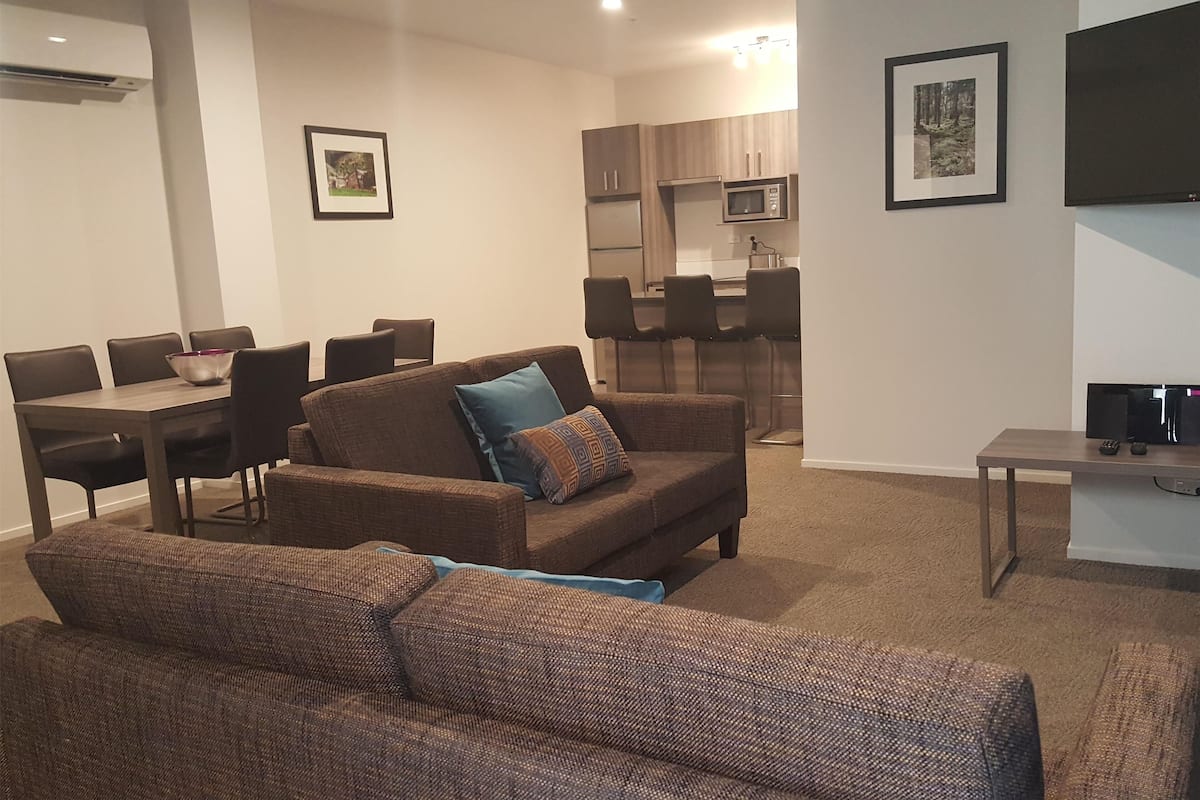 Apartment, 3 Bedrooms | Hypo-allergenic bedding, blackout curtains, soundproofing