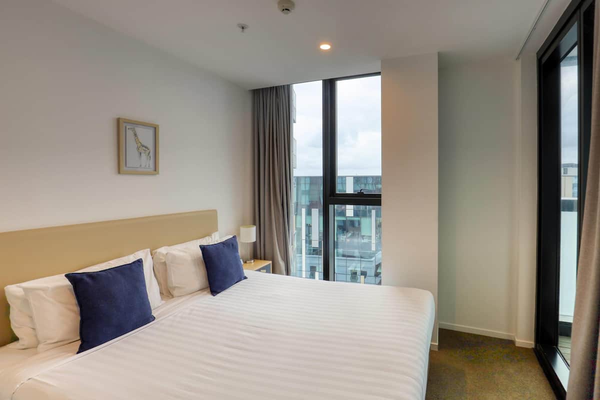 Apartment, 2 Bedrooms | Hypo-allergenic bedding, blackout curtains, soundproofing