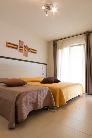 Superior Triple Room | Minibar, in-room safe, desk, free cribs/infant beds - Xenia Hotel (Villasimius)