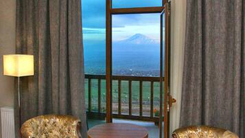 Deluxe Double Room, Mountain View | Balcony